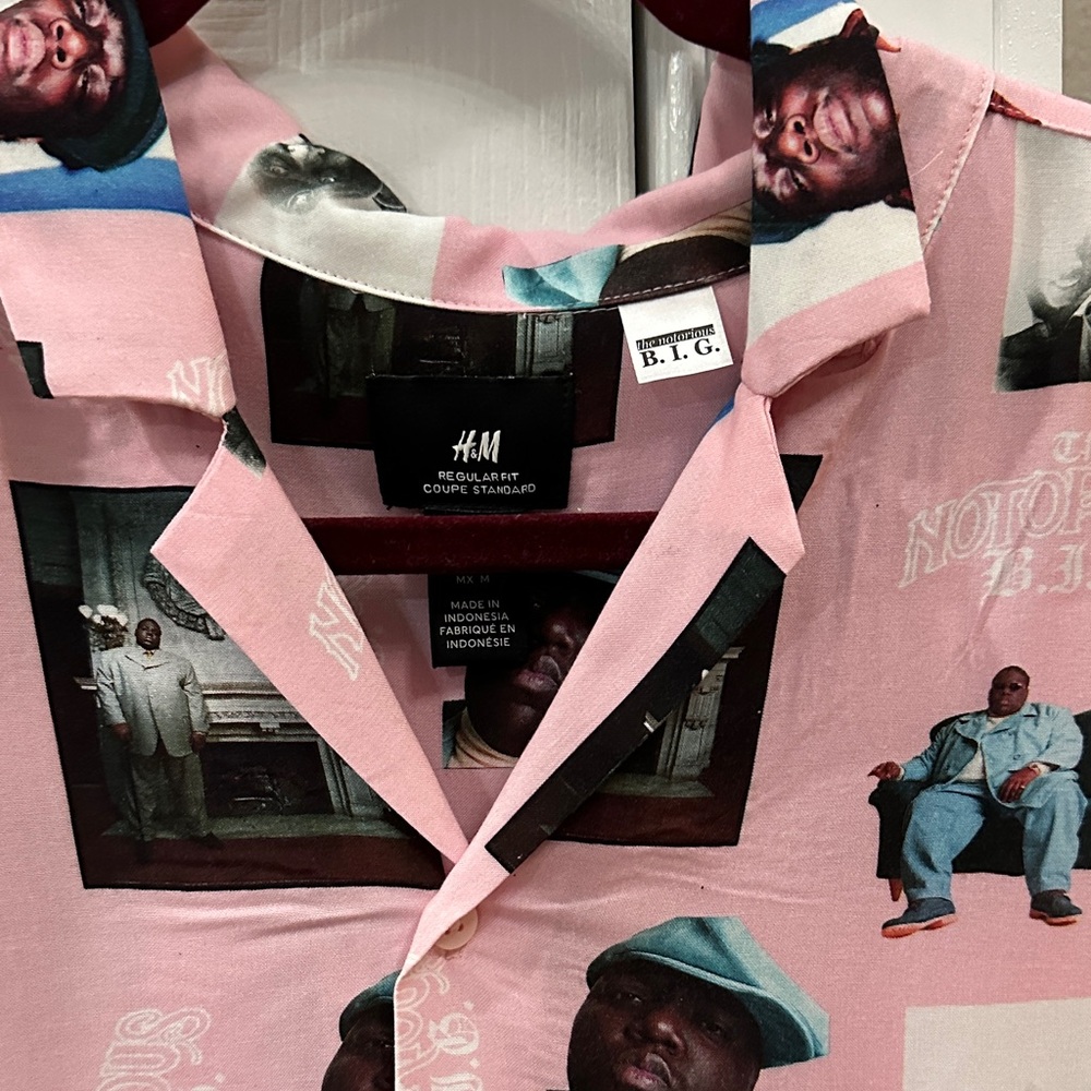 NWOT - H&M Pink Graphic Shirt with Iconic Print